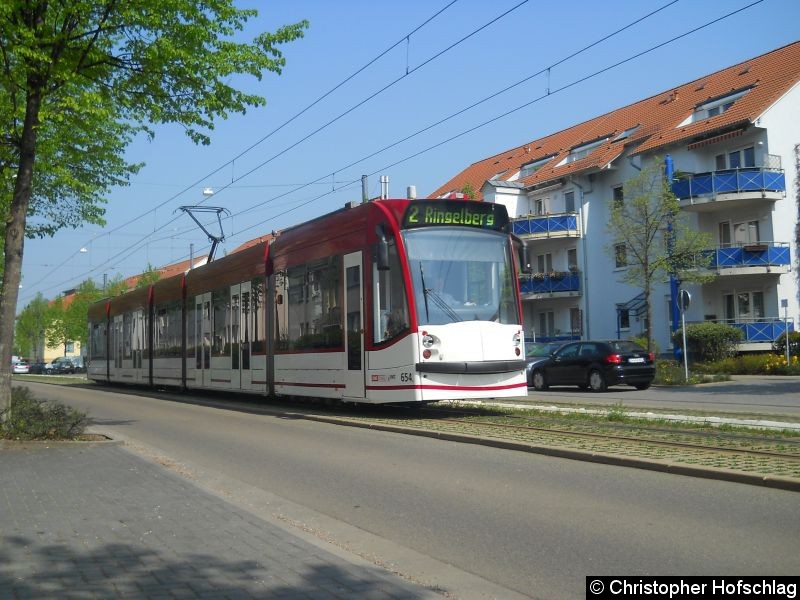 Bild: TW 654 in der Walter-Gropius-Straße.