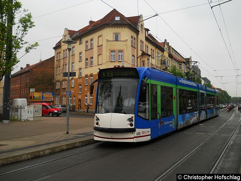 Bild: TW 648 bei der Einfahrt in die Haltestelle Ilversgehofner Platz als Stadtbahnlinie 1 Richtung Europaplatz.