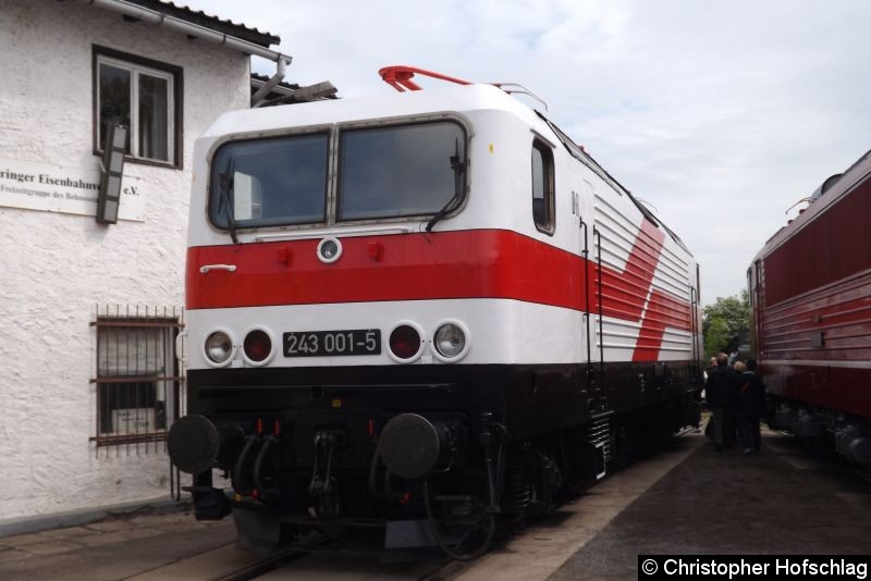 Bild: 243 001 ist der Prototyp der Baureihe 243 (heute: 143).