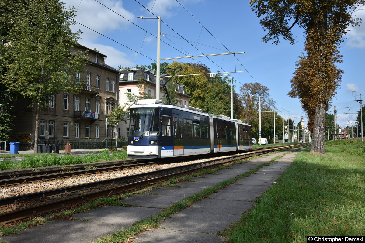 Bild: TW 623 als Linie 5 nach Lobeda-West auf der Kahlaische Straße, kurz vor der Haltestelle Felsenkeller.