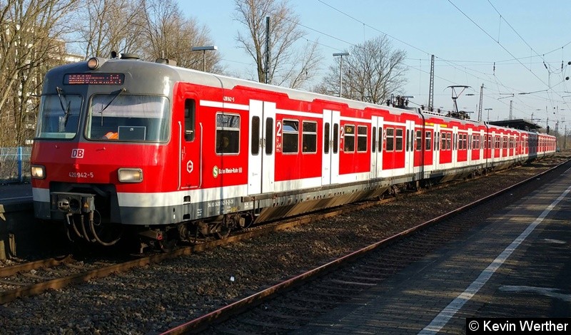 Bild: S-Bahn Rhein Ruhr BR 420 942-5 als Zusatzverkehr S68 nach Wuppertal Vohwinkel über Düsseldorf Hbf und Erkrath 
