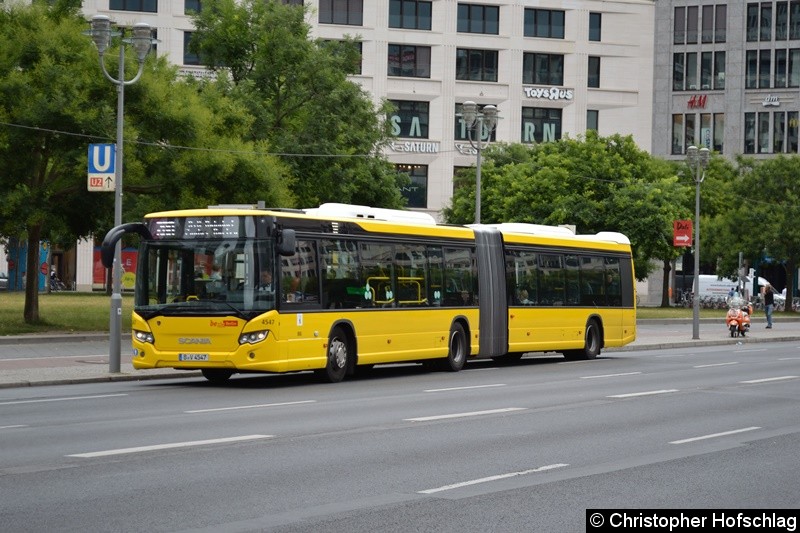 Bild: Wagen 4547 als Linie 200 am U-Bahnhof Potsdamer Platz.