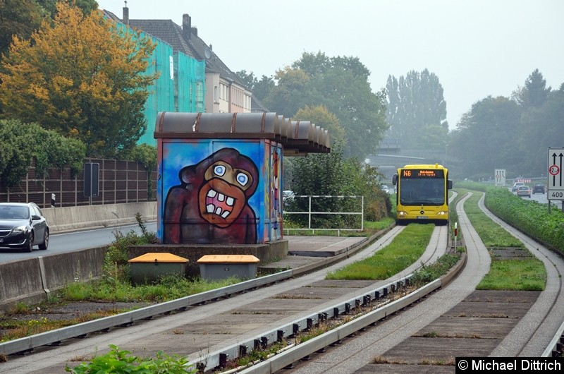 Bild: Der Bus 4661 erreicht als Linie 146 die Haltestelle Oberschlesienstraße.