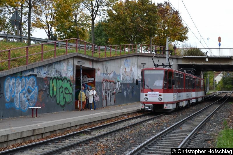 Bild: Einfahrt Haltestelle Abzweig Wiesenhügel.