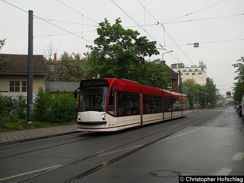 Bild: TW 651 als Stadtbahnlinie 5 zwischen den Haltestelle Salinenstraße und Ilversgehofner Platz.