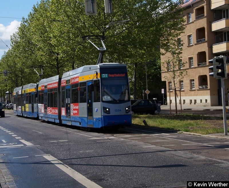 Bild: TW 1334+1308 als Linie 31 an der Haltestelle Altenburger Str./MDR.