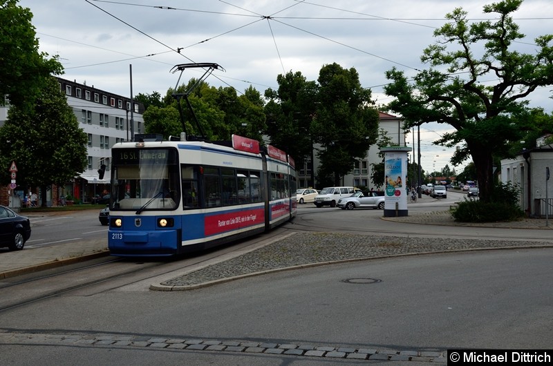 Bild: 2113 auf dem Romanplatz. 
An dieser Stelle wechselte der Wagen von der Linie 12 (vom Scheidtplatz)
zur Linie 16 (Richtung St. Emmeran).