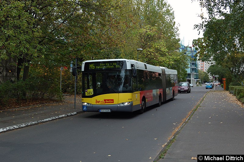 Bild: 4108 als SEV der Tramlinien M5 und M6 in der Judith-Auer-Str.