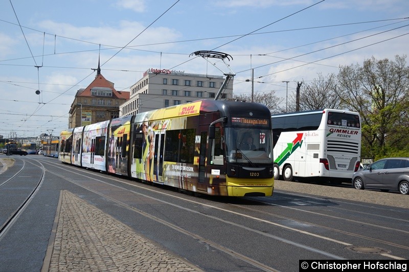 Bild: TW 1203 als Linie 56 kurz vor der Haltestelle Hauptbahnhof,Westseite.