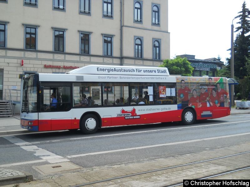 Bild: Bus 274 auf der Linie F an der Huttenstraße.
