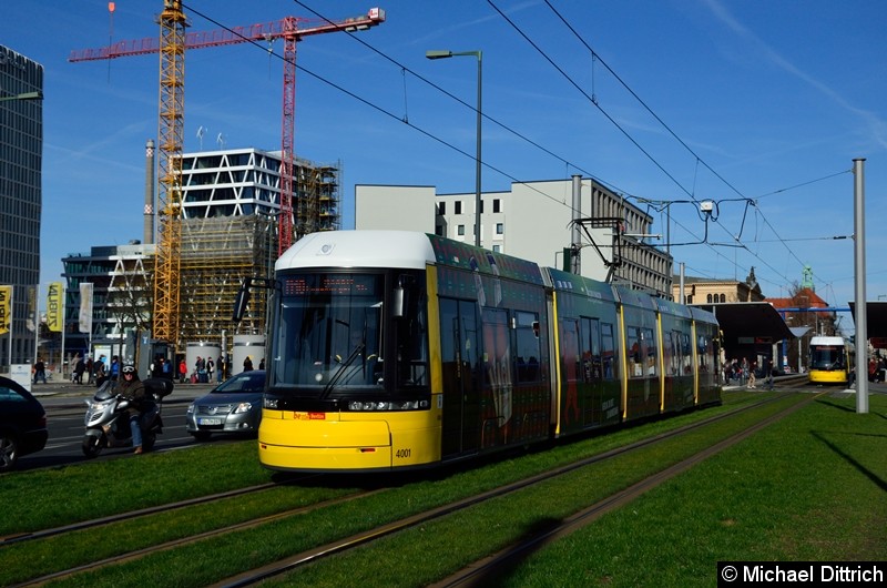 Bild: 4001 als Linie M10 kurz hinter der Haltestelle Hauptbahnhof.