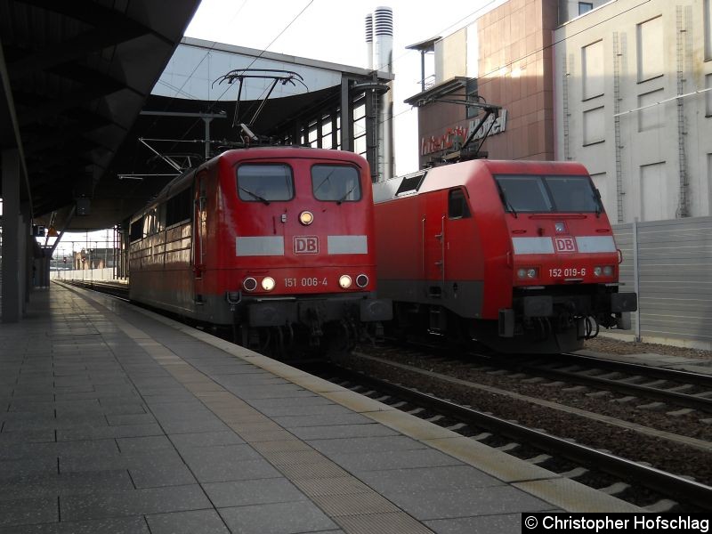 Bild: 151 006-4 neben 152 019-6 in Erfurt Hauptbahnhof.