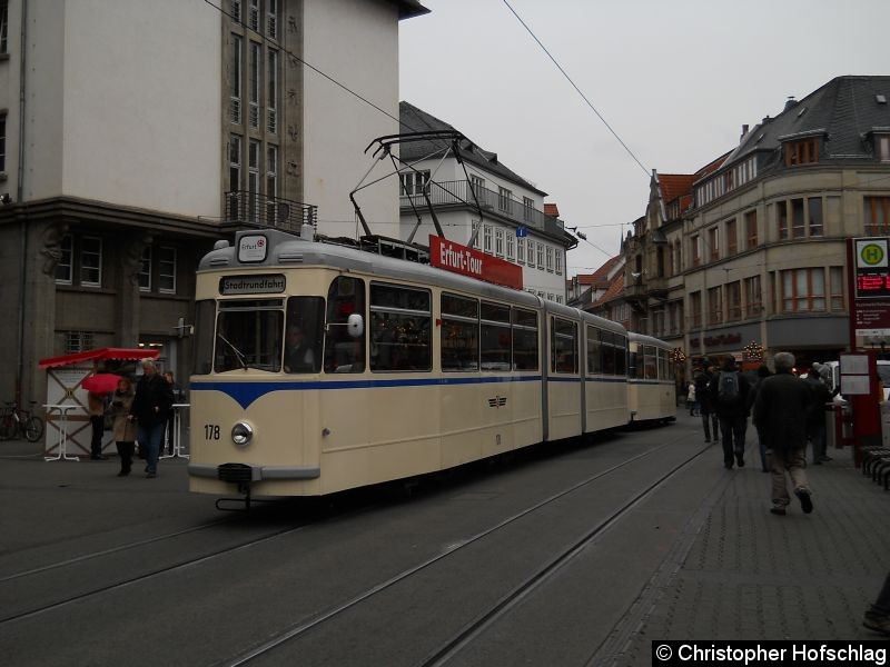 Bild: TW 178+274 an der Haltstelle Fischmarkt/Rathaus.