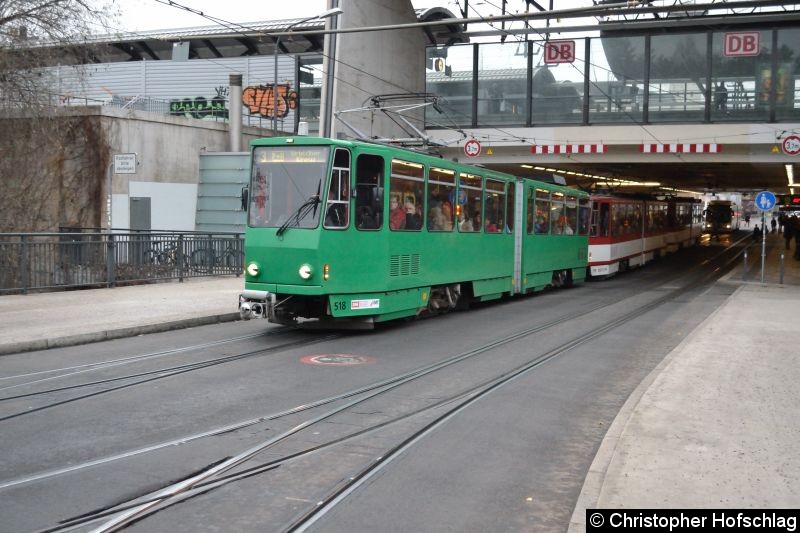 Bild: Tw 518+519+405 als Linie 3 bei der Ausfahrt am Hauptbahnhof.