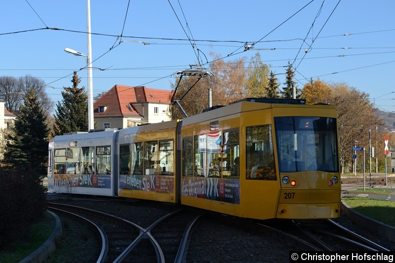 Bild: TW 207 als Linie 3 bei der Ausfahrt bei der Haltestelle Fußgängerbrücke in Richtung Keplerstraße.