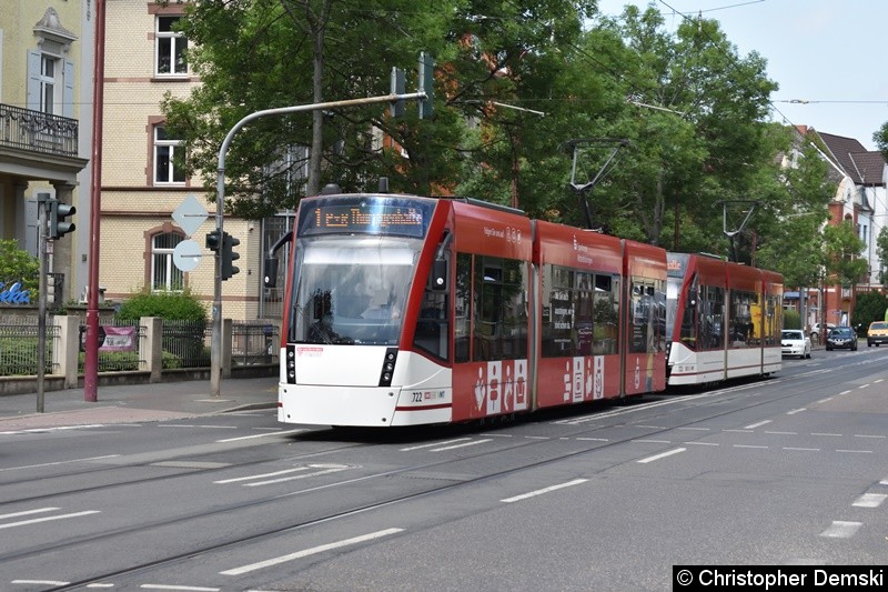 Bild: TW 722+723 als Linie 1 in der Arnstädter Straße in Richtung Thüringenhalle.