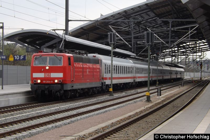 Bild: 181 204-9 zu Gast mit einem IC in Erfurt Hauptbahnhof.