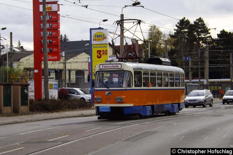 Bild: Vor der Haltestelle Dölitz,Straßenbahnhof.