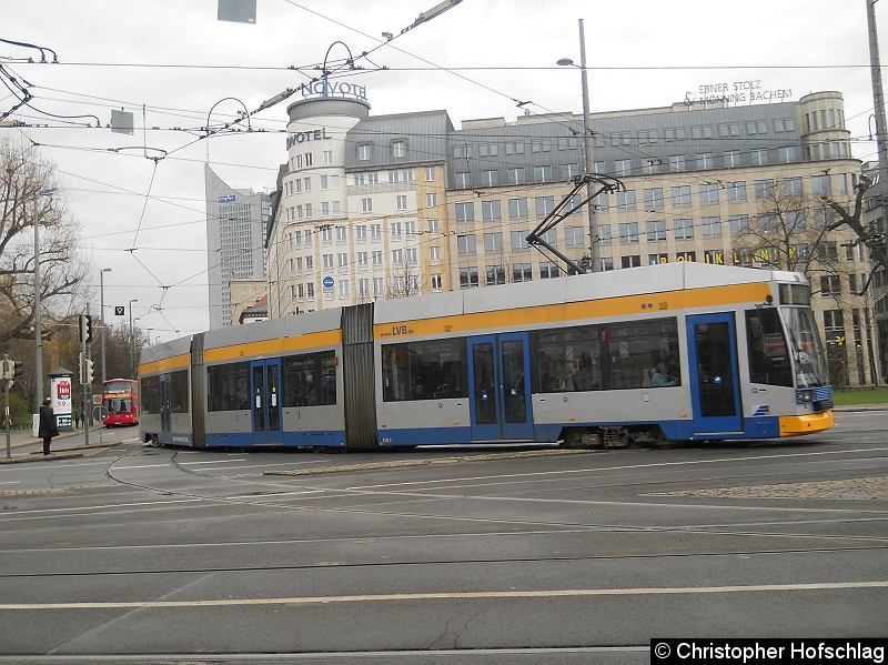 Bild: Bei der Überfahrt auf der Kreuzung am Hauptbahnhof kommend von Augustusplatz.