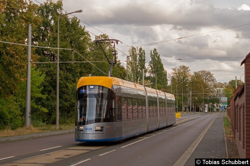 Bild: TW 1005 an der Endhaltestelle Gohlis, Landsberger Straße.