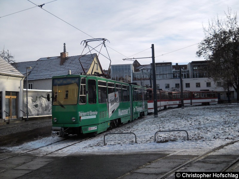 Bild: Nach zwei Unfällen auf der Strecke der Linie 3, wendete außerplanmäßig der 518+519+405 in der Schleife am Domplatz.