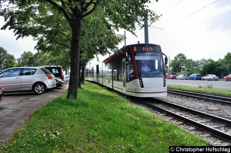 Bild: TW 724+723 in der Warschauer Straße als Linie 6 kurz vor der Haltestelle Berliner Straße.