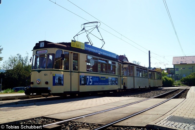Bild: TW 101+Bw 187+BW 156 als Linie 1E an der Haltesteööe Winzerla.
