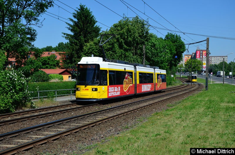 Bild: 1519 als Linie M6 kurz vor der Haltestelle Landsberger Allee/Rhinstr.