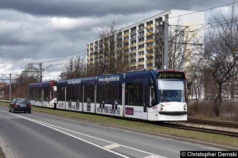 TW 645+709 als Linie 3 zwischen den Haltestellen Europaplatz und Thüringen-Park.