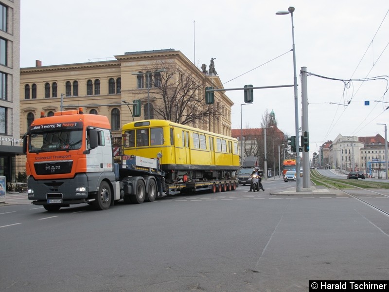 Bild: Wagen 2000 in Höhe des Hauptbahnhofs.