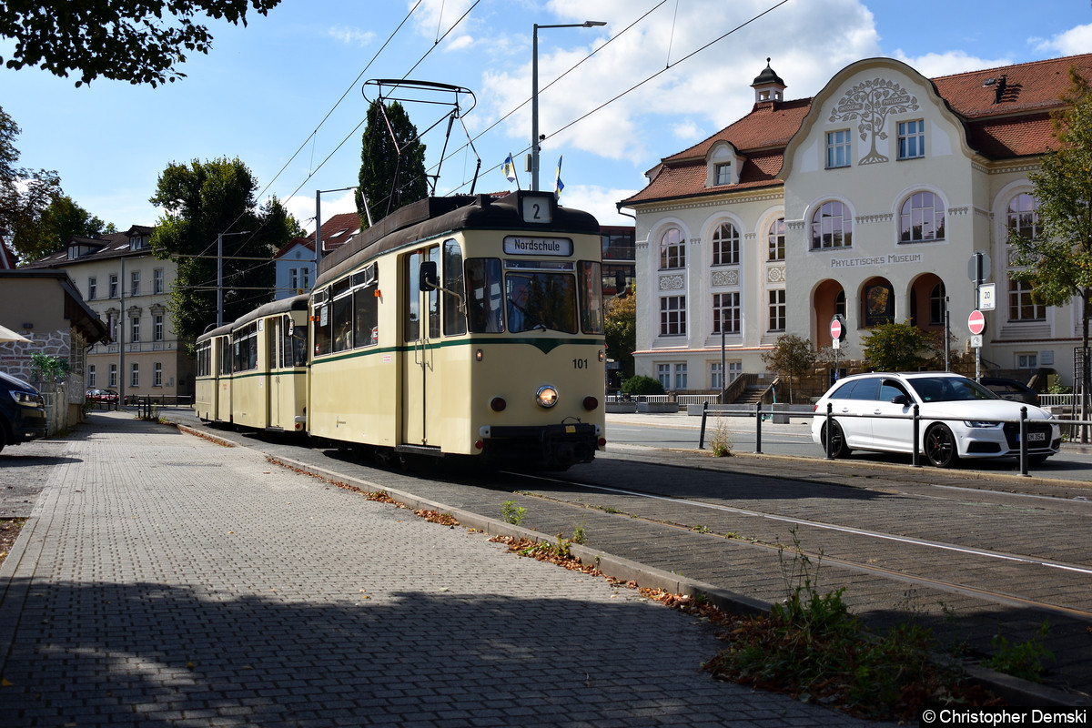 Bild: HTW 101+BW 155+BW 207 kurz vor der Haltestelle Paradiesbahnhof,West.