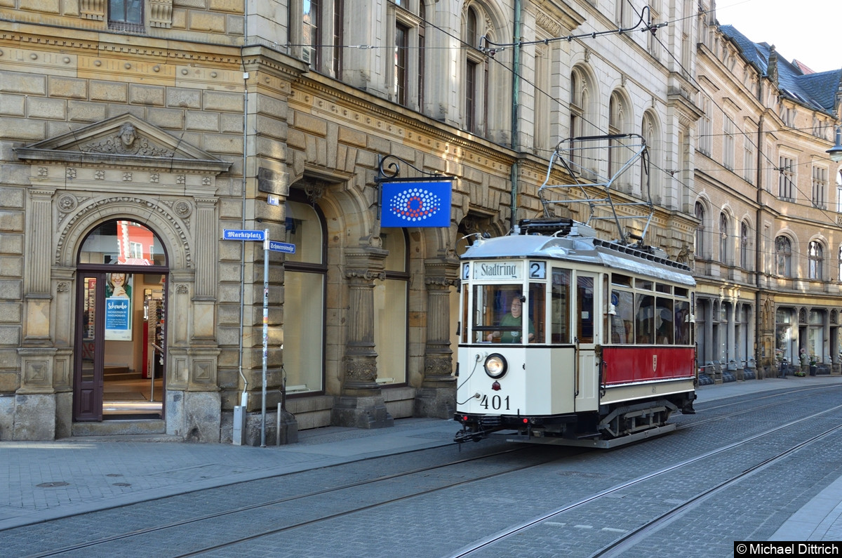 Anlässlich einer Sonderfahrt kam der Lindnerwagen 401 zum Einsatz.
Hier bei der Ankunft am Marktplatz.